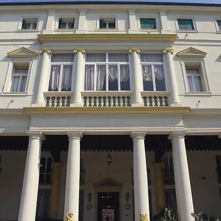 Carrer Hotel 3*