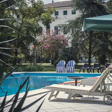 Hotel Carrer Porto Viro