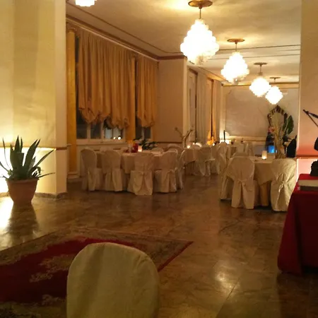 Hotel Carrer 3*