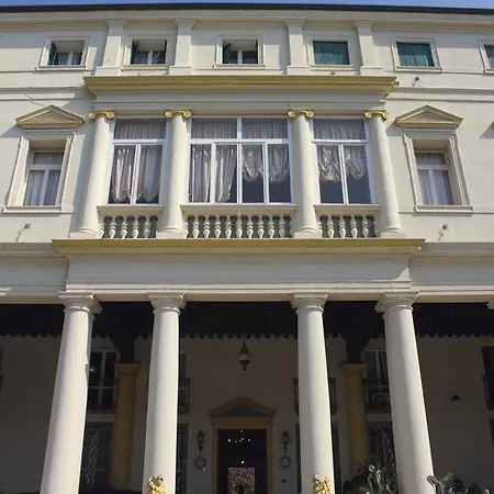 Carrer Hotel 3*