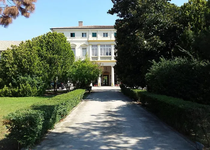 Carrer Hotel 3*